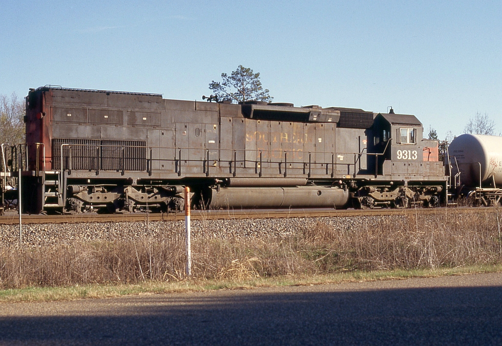 SP 9313 on NB freight in the siding